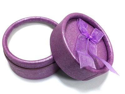 肇慶哪里能買到的小圓形戒指盒:肇慶紙品戒指盒廠家圖片|肇慶哪里能買到的小圓形戒指盒:肇慶紙品戒指盒廠家產品圖片由四會市富興珠寶首飾盒加工廠公司生產提供-